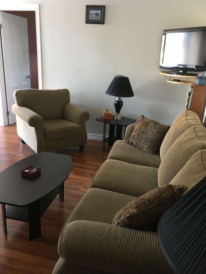 Down Home Accommodations 록키 하버 외부 사진